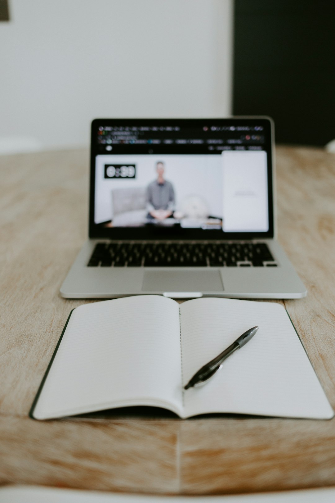 Read more about the article Discover, Develop, Thrive: The Wild World of Dynamic e-Learning in 2025